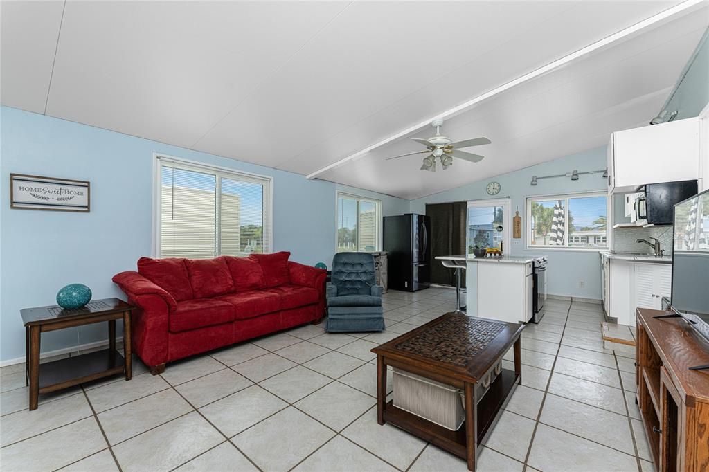 Active With Contract: $110,000 (2 beds, 1 baths, 372 Square Feet)