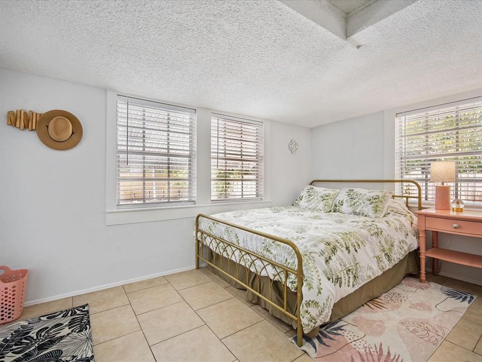 Active With Contract: $449,000 (3 beds, 2 baths, 1261 Square Feet)