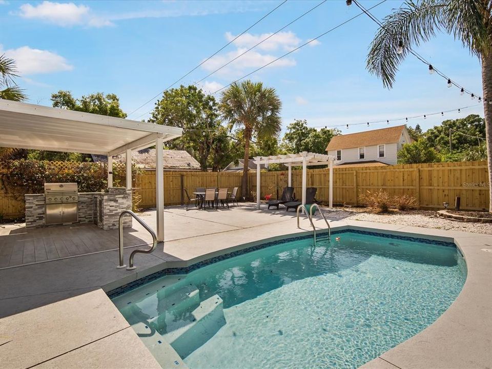 Active With Contract: $449,000 (3 beds, 2 baths, 1261 Square Feet)