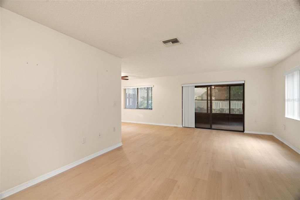 For Sale: $234,900 (2 beds, 2 baths, 1060 Square Feet)