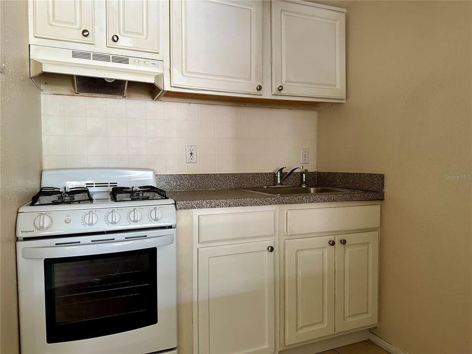 For Rent: $1,150 (1 beds, 1 baths, 496 Square Feet)