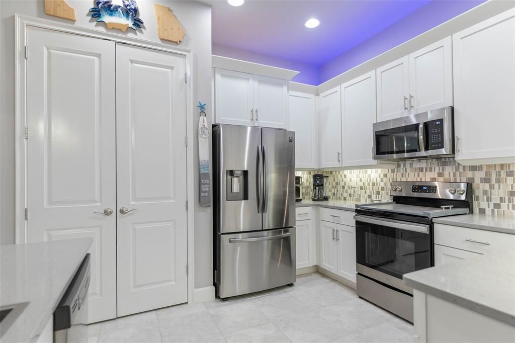 Active With Contract: $439,500 (3 beds, 3 baths, 2136 Square Feet)