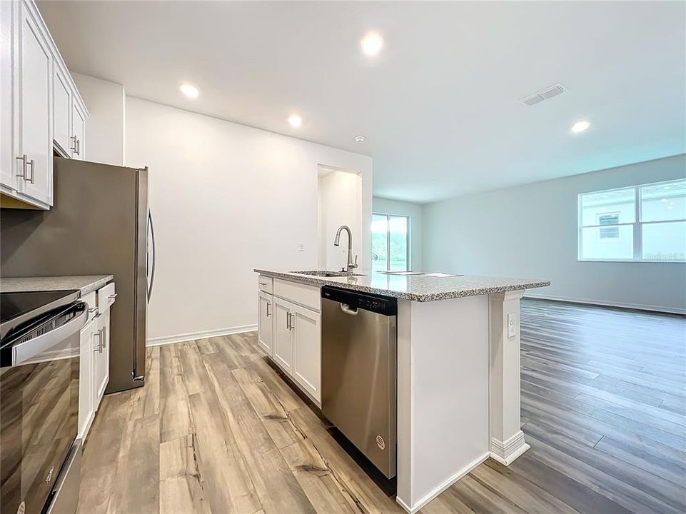 For Sale: $375,000 (3 beds, 2 baths, 1511 Square Feet)