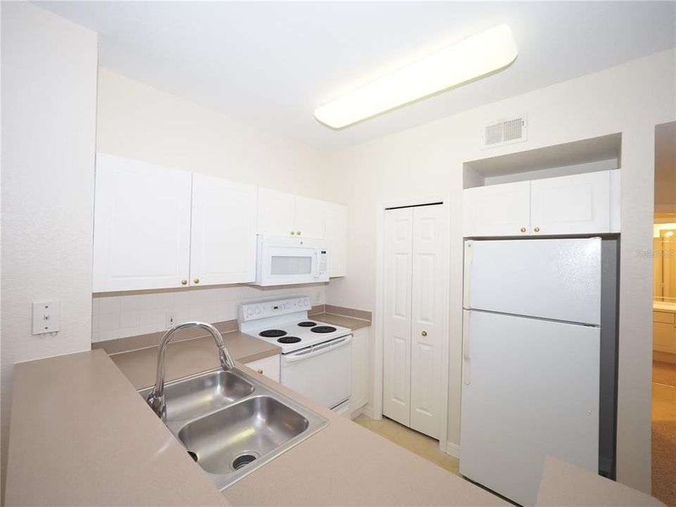 Active With Contract: $229,900 (2 beds, 1 baths, 1116 Square Feet)