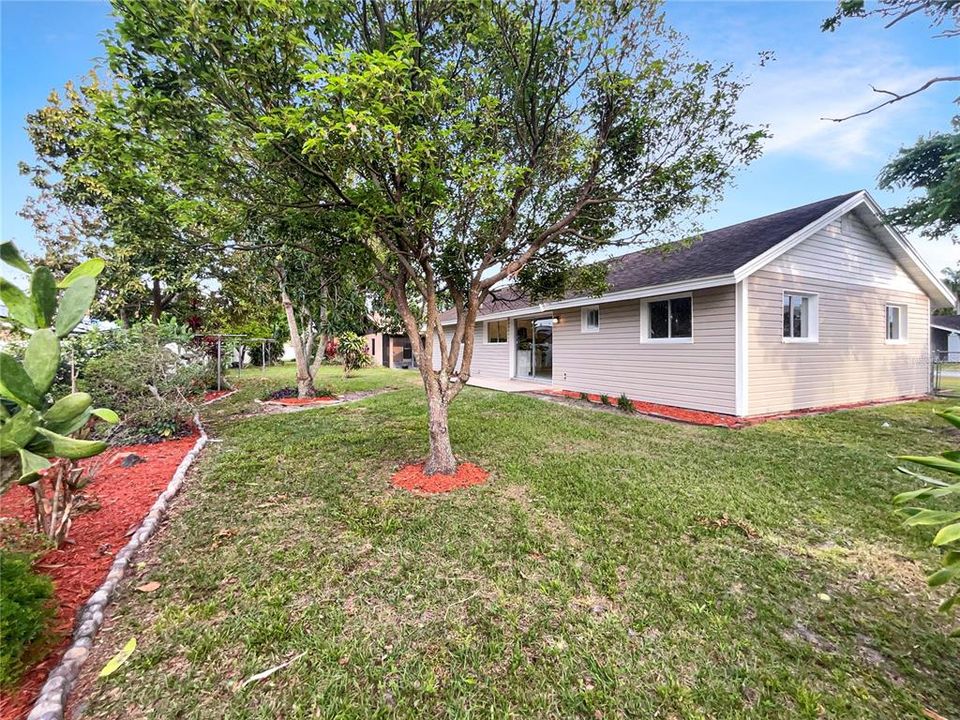 Recently Sold: $330,000 (3 beds, 2 baths, 1224 Square Feet)