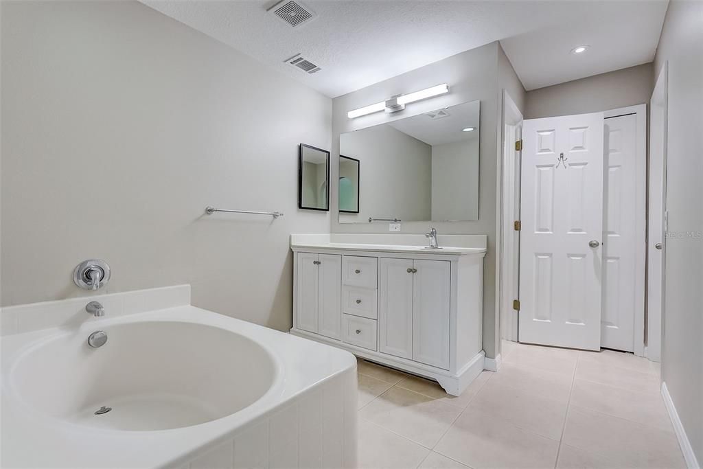 Active With Contract: $399,900 (4 beds, 2 baths, 2862 Square Feet)