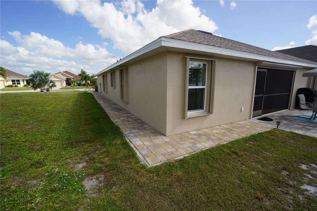 Recently Sold: $359,900 (4 beds, 2 baths, 1827 Square Feet)