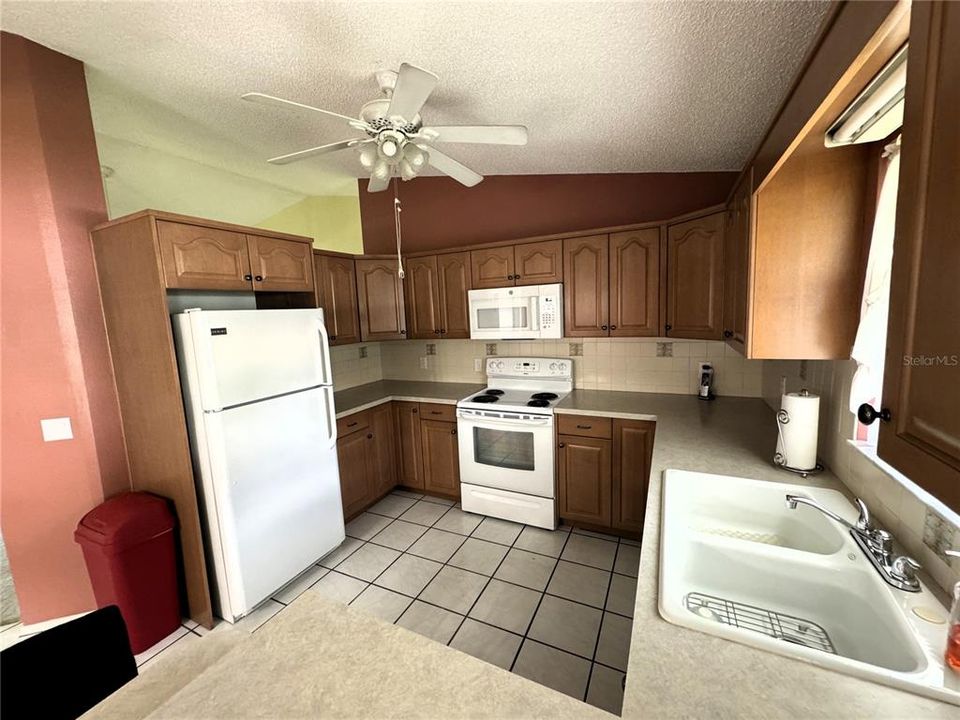 For Sale: $270,500 (2 beds, 1 baths, 1040 Square Feet)