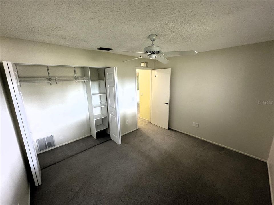 For Sale: $270,500 (2 beds, 1 baths, 1040 Square Feet)