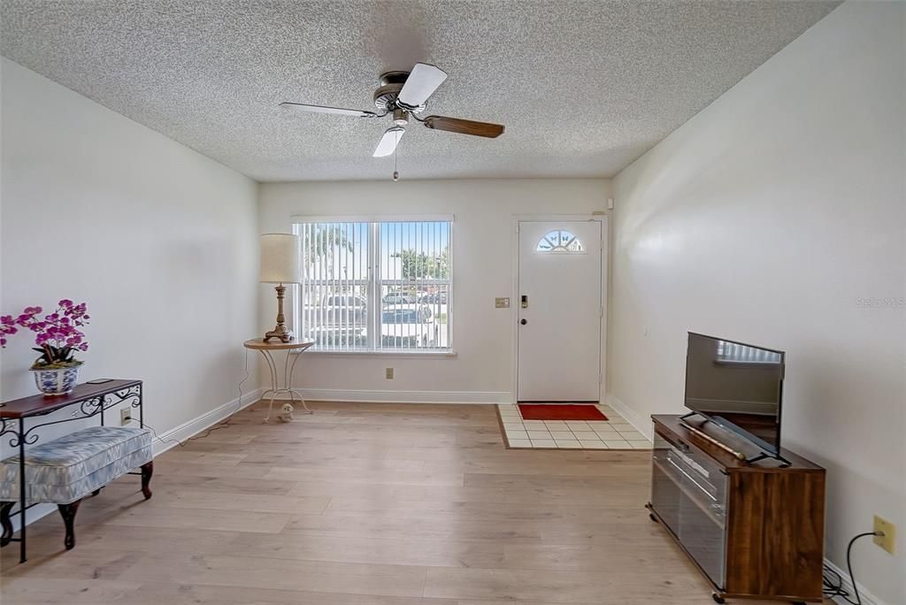 For Sale: $289,900 (2 beds, 2 baths, 1396 Square Feet)