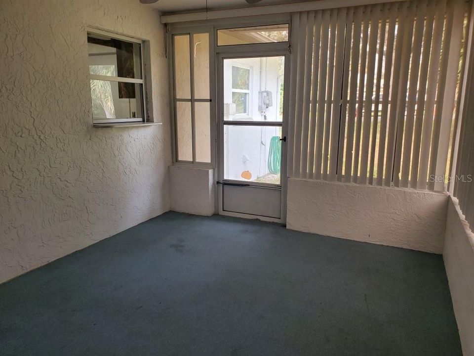 Recently Rented: $1,295 (2 beds, 1 baths, 1088 Square Feet)