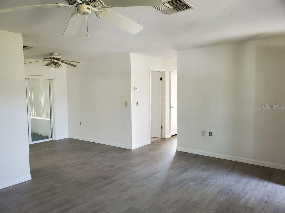 Recently Rented: $1,295 (2 beds, 1 baths, 1088 Square Feet)