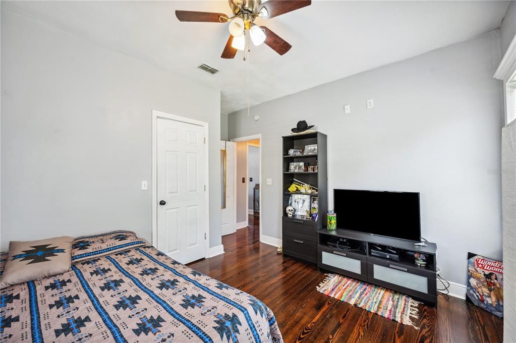 For Sale: $295,000 (3 beds, 1 baths, 1451 Square Feet)