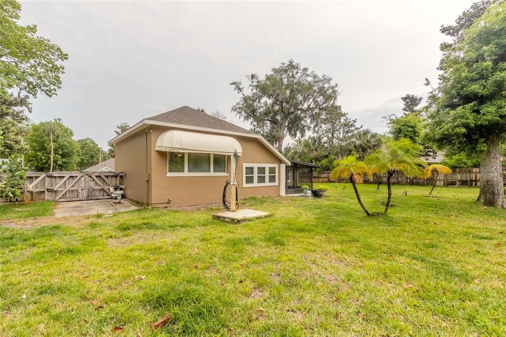 Active With Contract: $699,000 (4 beds, 2 baths, 2861 Square Feet)