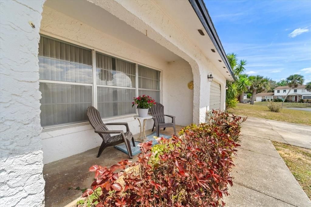 Active With Contract: $309,900 (3 beds, 2 baths, 1552 Square Feet)