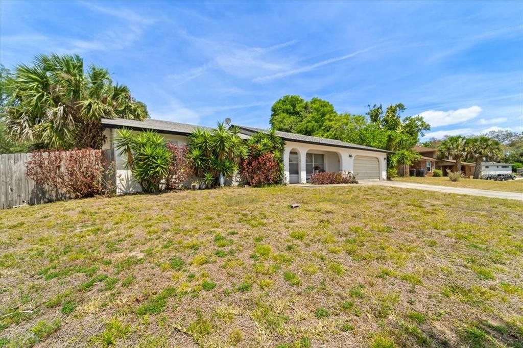 Active With Contract: $309,900 (3 beds, 2 baths, 1552 Square Feet)