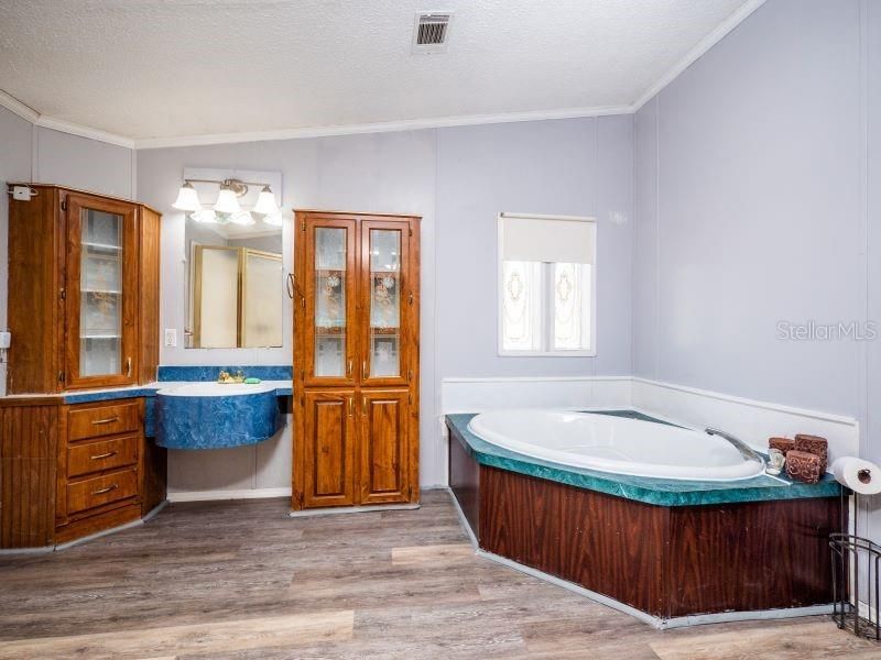 待售: $155,000 (3 贝兹, 2 浴室, 1512 平方英尺)