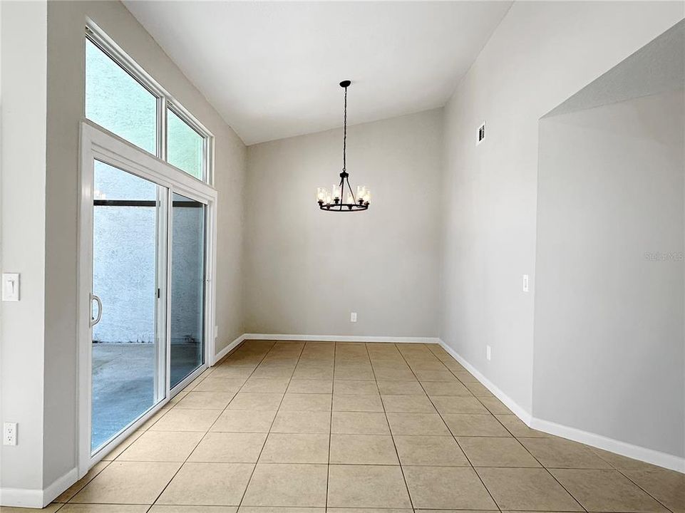 Active With Contract: $325,000 (2 beds, 2 baths, 1158 Square Feet)