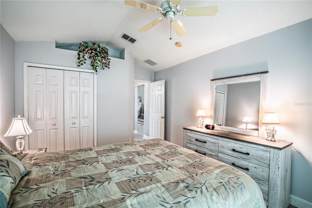 For Sale: $370,000 (2 beds, 2 baths, 1705 Square Feet)