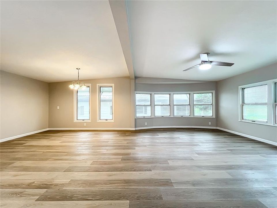 LIVING ROOM/DINNING ROOM