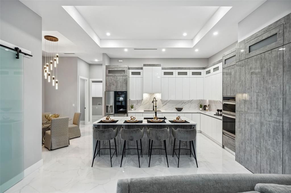 Breakfast bar in kitchen