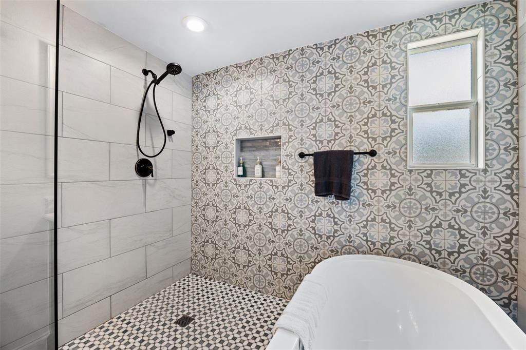 待售: $420,000 (4 贝兹, 2 浴室, 1935 平方英尺)