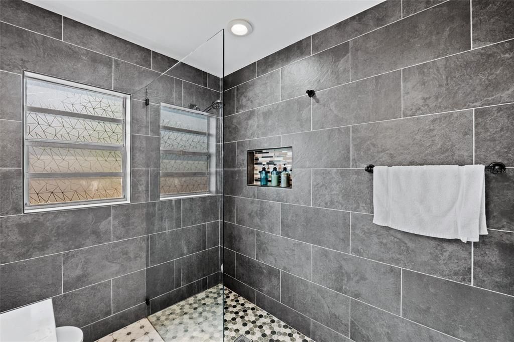 待售: $420,000 (4 贝兹, 2 浴室, 1935 平方英尺)