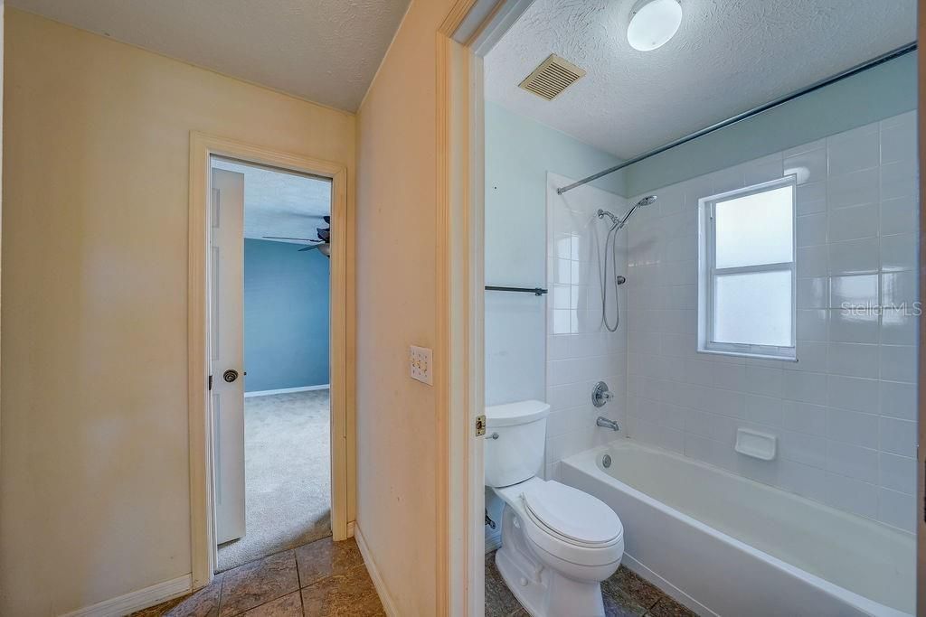 最近售出: $435,000 (4 贝兹, 2 浴室, 2086 平方英尺)