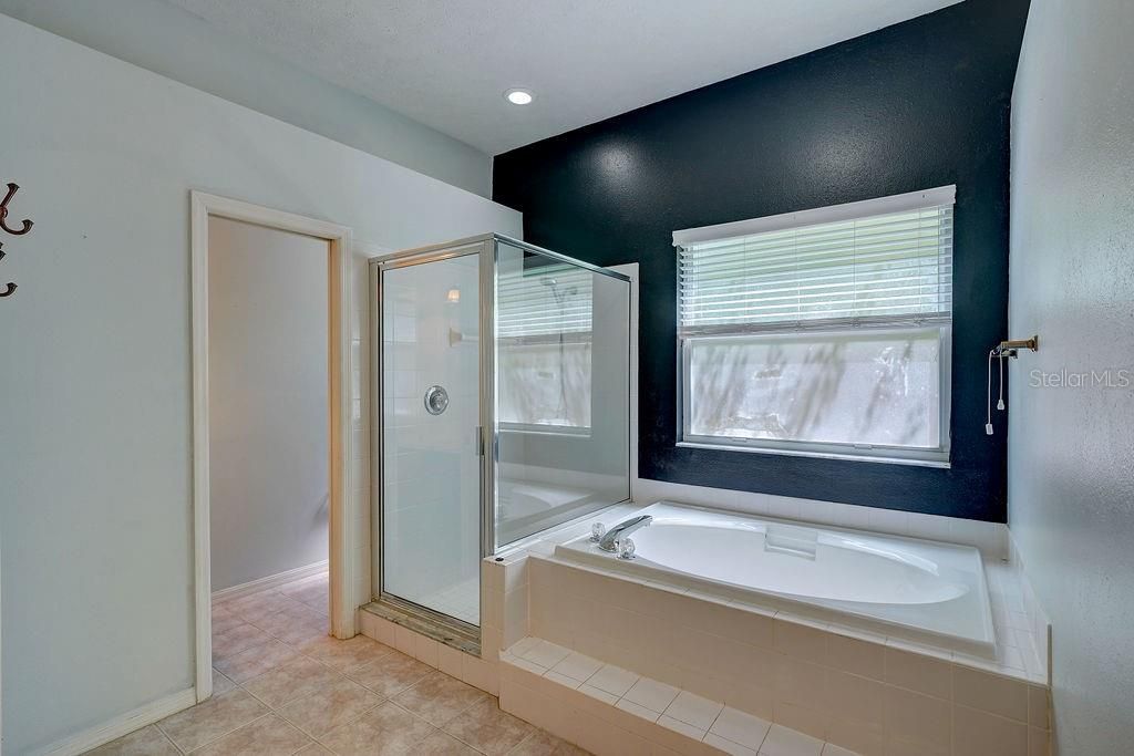 最近售出: $435,000 (4 贝兹, 2 浴室, 2086 平方英尺)