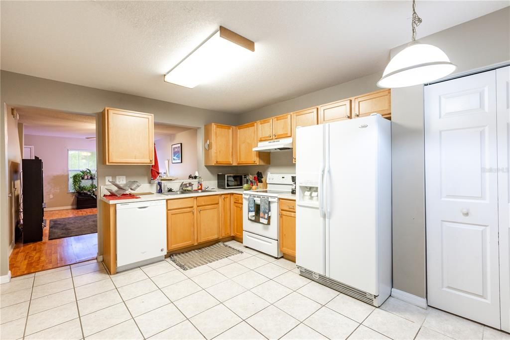 Active With Contract: $224,900 (2 beds, 2 baths, 1142 Square Feet)