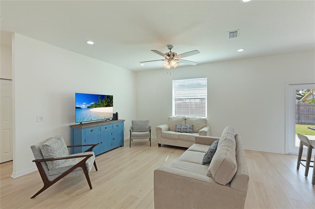 For Sale: $475,000 (3 beds, 2 baths, 1493 Square Feet)
