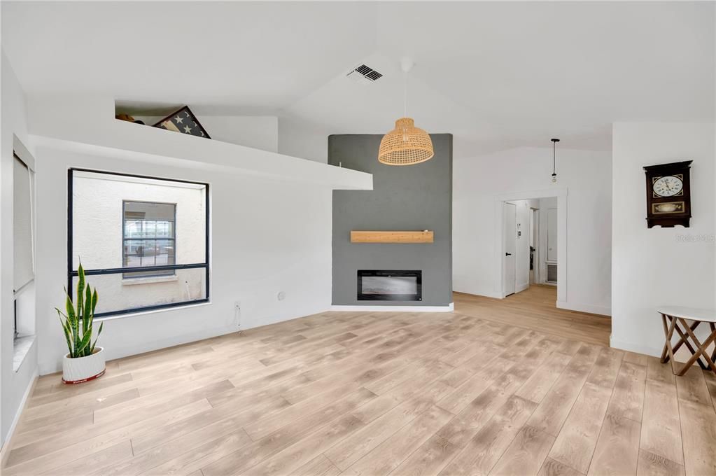 Active With Contract: $440,000 (3 beds, 2 baths, 1966 Square Feet)