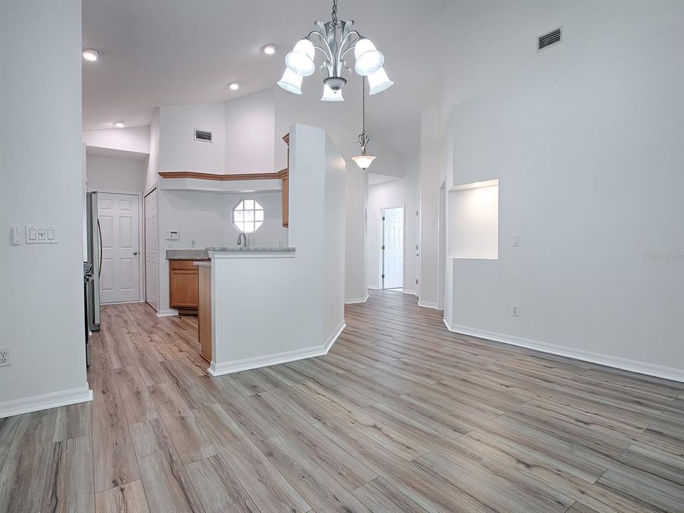 For Sale: $349,500 (2 beds, 2 baths, 1482 Square Feet)