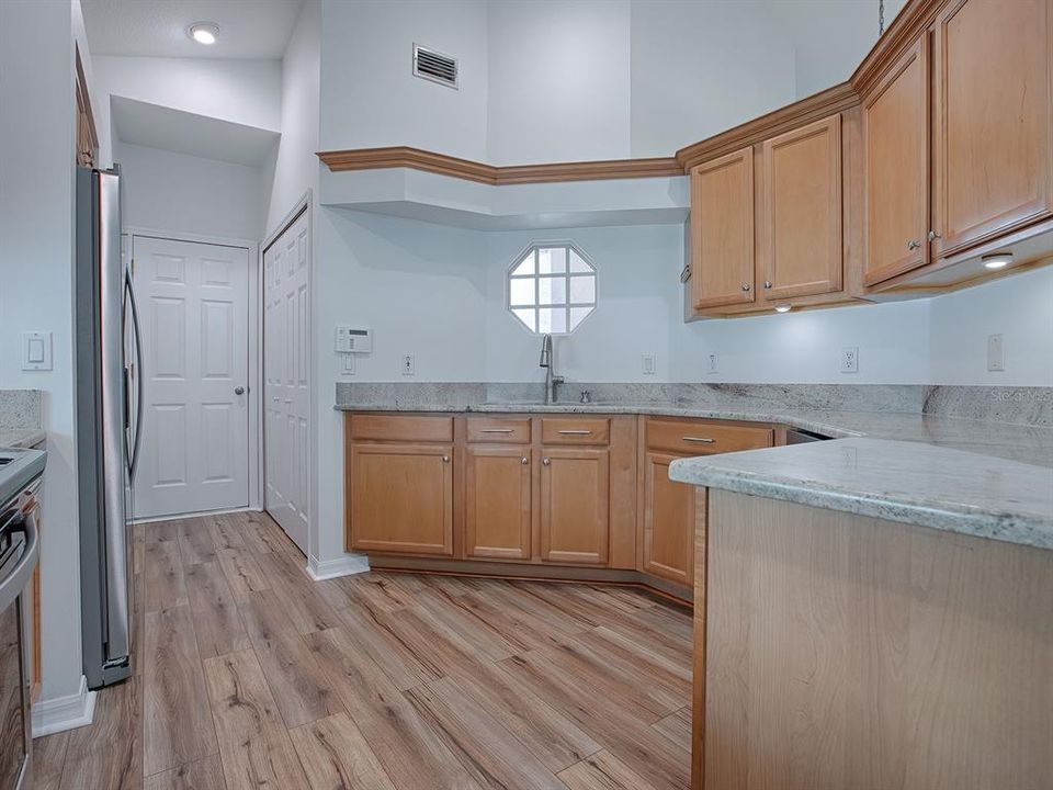 For Sale: $349,500 (2 beds, 2 baths, 1482 Square Feet)