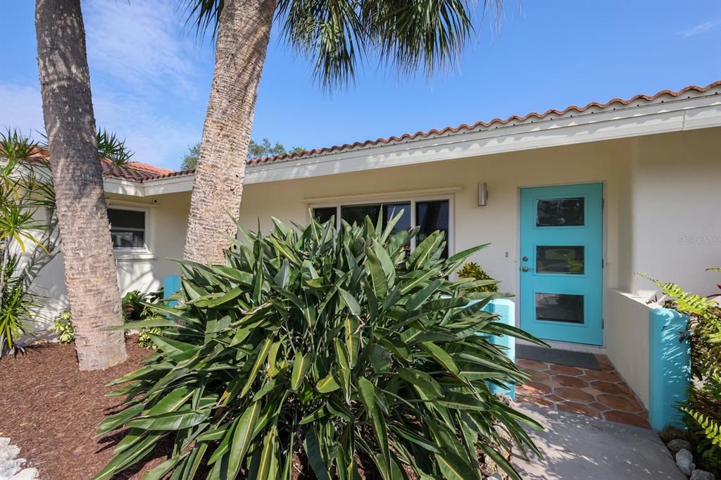 Recently Sold: $650,000 (3 beds, 2 baths, 1565 Square Feet)