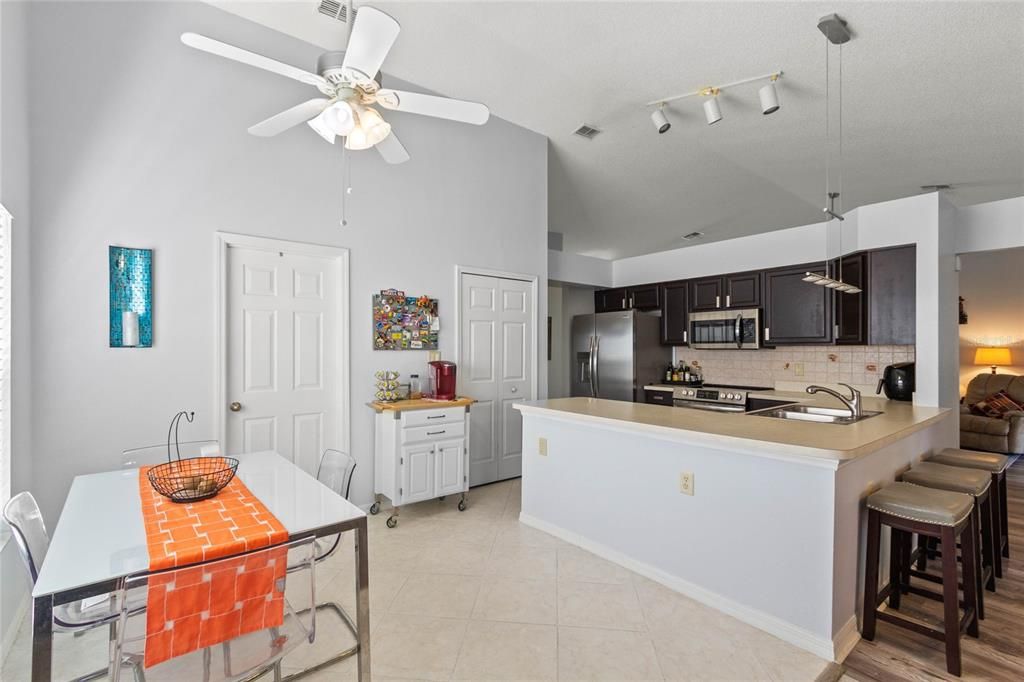 For Sale: $299,900 (2 beds, 2 baths, 1885 Square Feet)