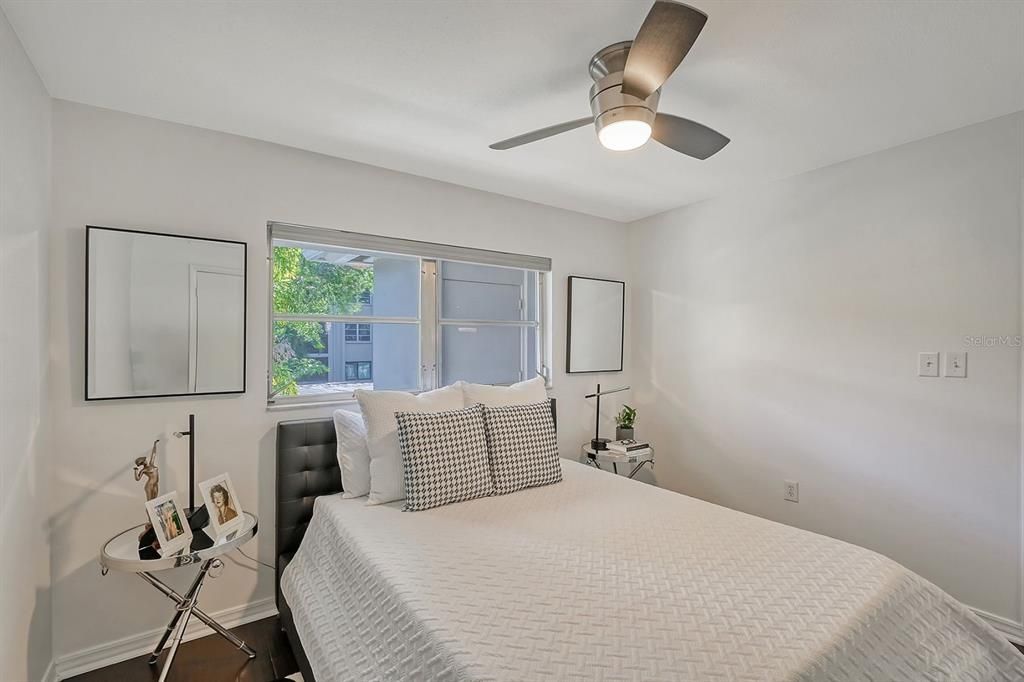 For Sale: $339,000 (2 beds, 2 baths, 976 Square Feet)