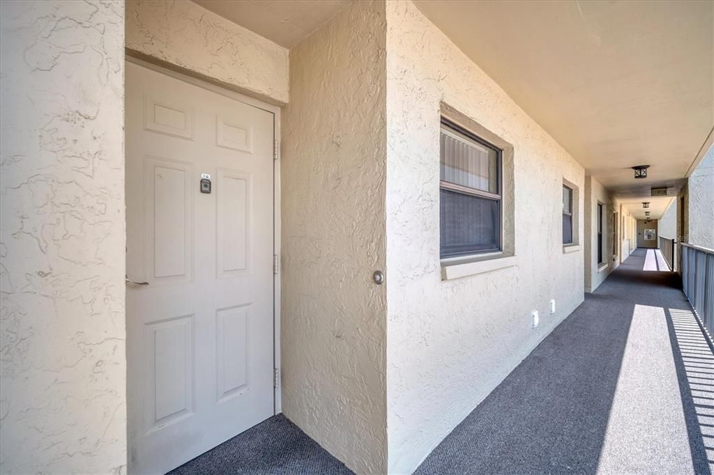 For Sale: $325,000 (2 beds, 2 baths, 960 Square Feet)