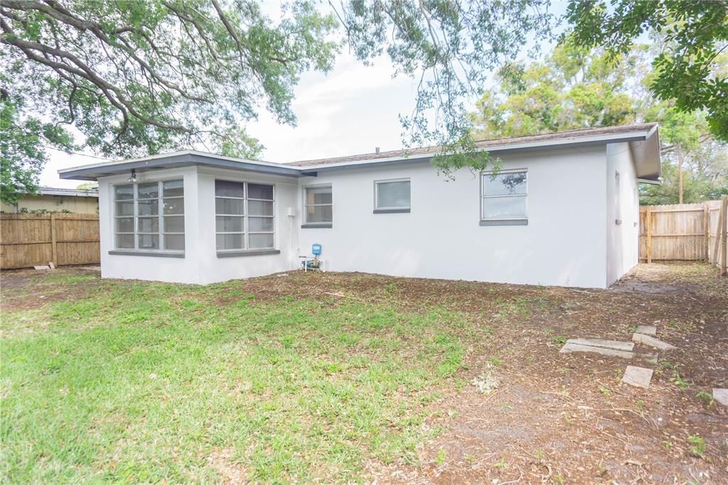 Active With Contract: $359,900 (3 beds, 1 baths, 990 Square Feet)