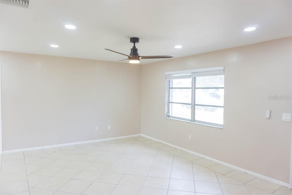 For Sale: $365,000 (3 beds, 1 baths, 990 Square Feet)