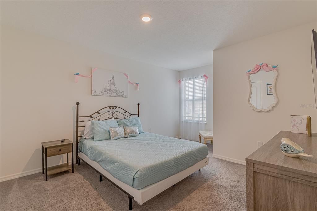 Active With Contract: $319,000 (3 beds, 2 baths, 1762 Square Feet)