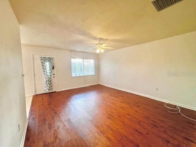 For Sale: $114,000 (1 beds, 1 baths, 874 Square Feet)