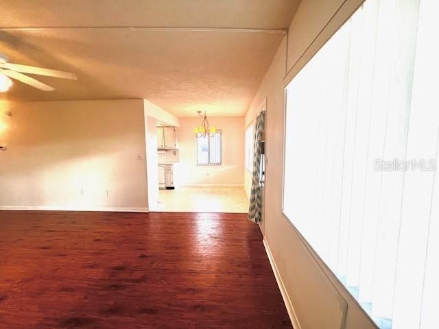 For Sale: $114,000 (1 beds, 1 baths, 874 Square Feet)