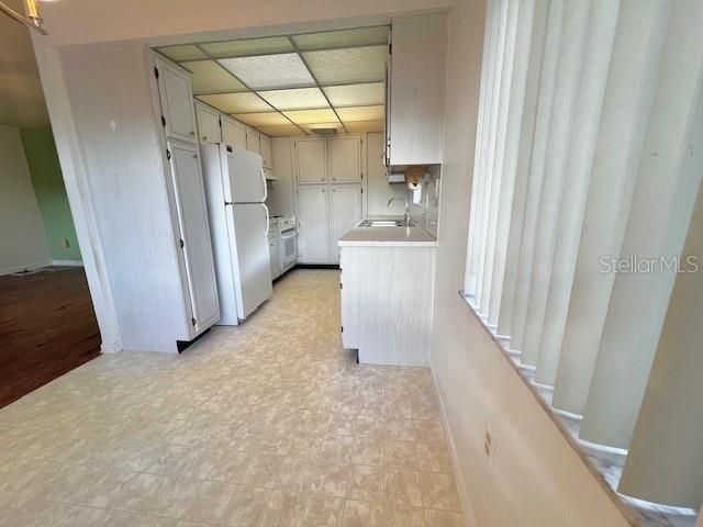 For Sale: $120,000 (1 beds, 1 baths, 874 Square Feet)