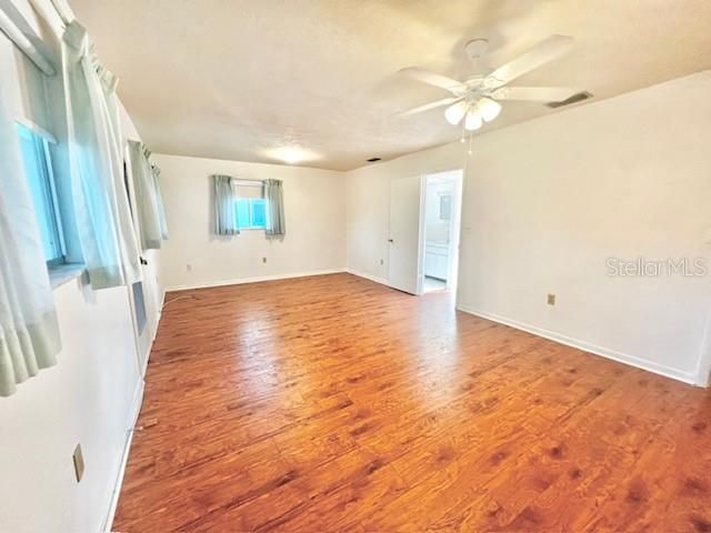For Sale: $120,000 (1 beds, 1 baths, 874 Square Feet)