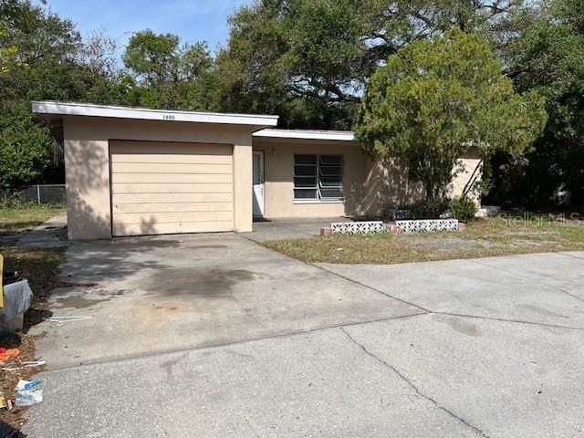 Recently Sold: $250,000 (3 beds, 1 baths, 1302 Square Feet)