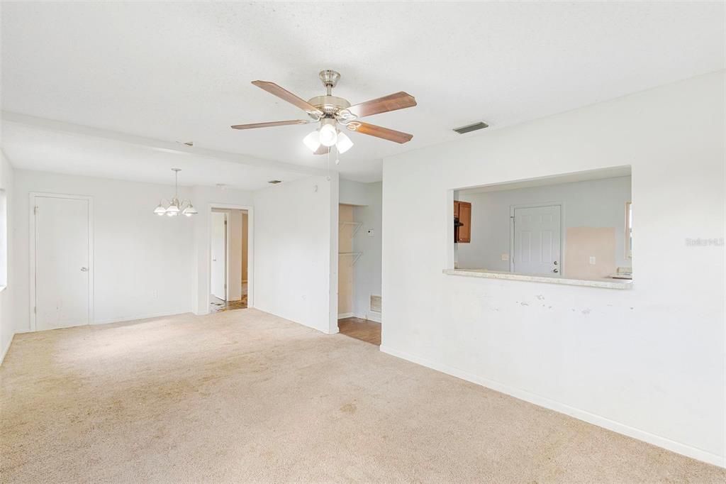 Active With Contract: $159,000 (2 beds, 1 baths, 912 Square Feet)