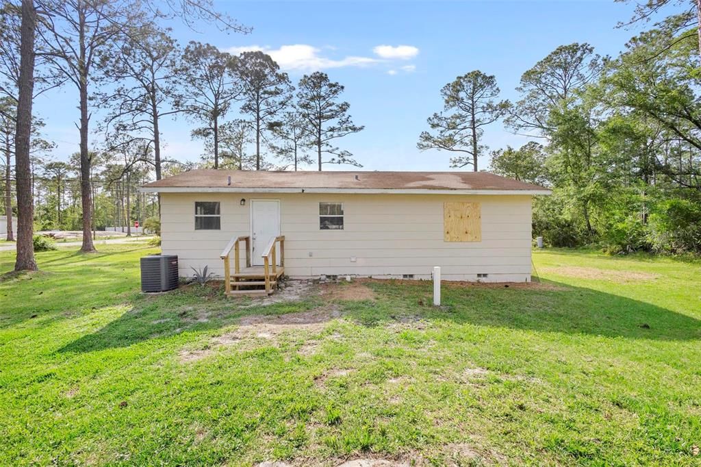 Active With Contract: $159,000 (2 beds, 1 baths, 912 Square Feet)