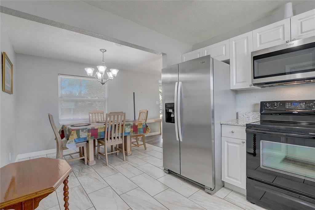 For Sale: $299,900 (3 beds, 2 baths, 1165 Square Feet)