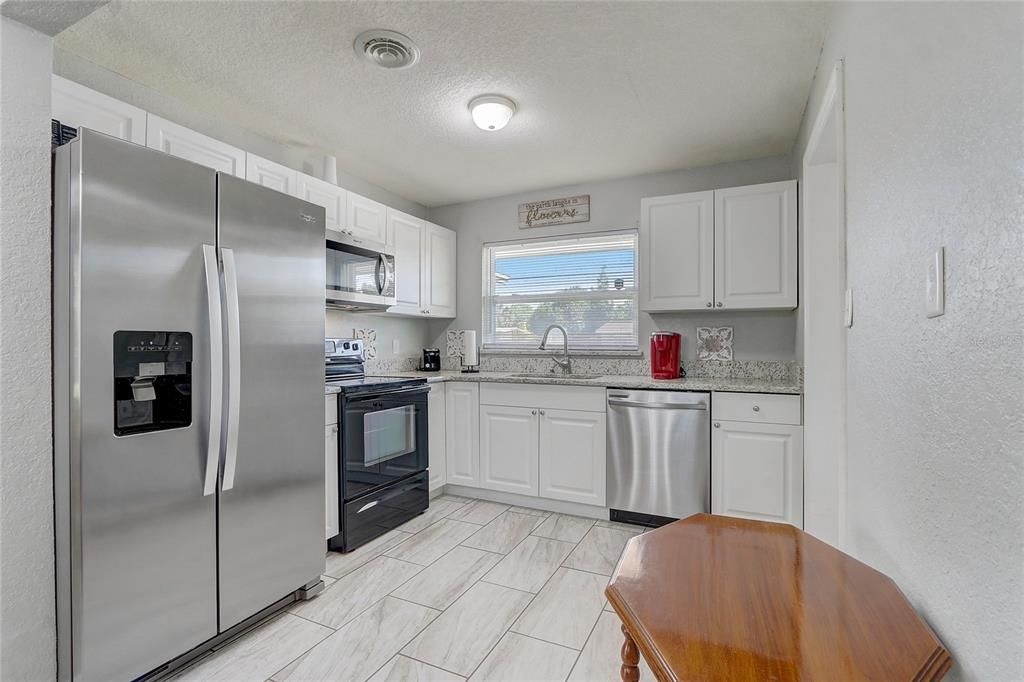 For Sale: $285,500 (3 beds, 2 baths, 1165 Square Feet)